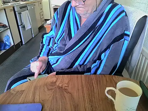 Snapshot of daddyflash chatting on 11/08/25, 12:38 daddyflash online show from 11/08/25, 12:38