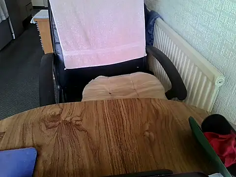 Snapshot of daddyflash chatting on 11/11/25, 12:05 daddyflash online show from 11/11/25, 12:05