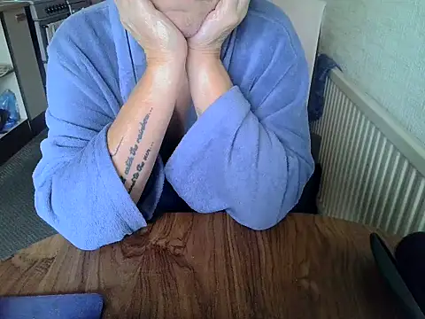 Snapshot of daddyflash chatting on 11/14/25, 11:42 daddyflash online show from 11/14/25, 11:42