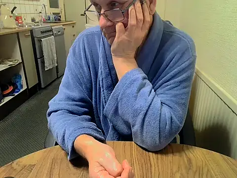 Snapshot of daddyflash chatting on 11/16/25, 12:16 daddyflash online show from 11/16/25, 12:16