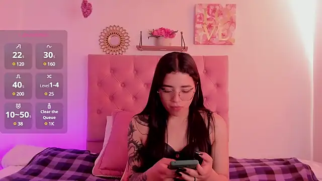 Snapshot of aliice_walker_ chatting on 12/03/24, 12:59 aliice walker online show from 12/03/24, 12:59