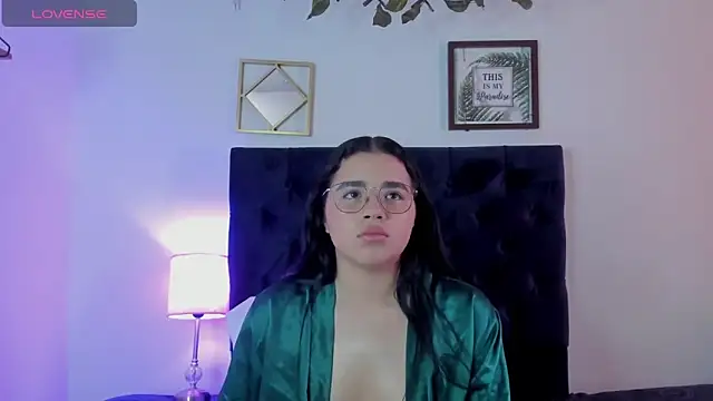Snapshot of aliice_walker_ chatting on 02/18/25, 04:26 aliice walker online show from 02/18/25, 04:26