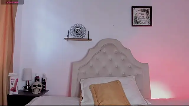 Snapshot of aliice_walker_ chatting on 09/15/25, 01:33 aliice walker online show from 09/15/25, 01:33
