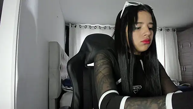 Snapshot of aliice_walker_ chatting on 10/03/25, 01:08 aliice walker online show from 10/03/25, 01:08