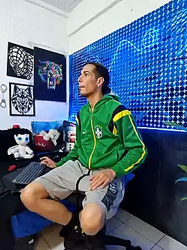 Snapshot of Mensecret69 chatting on 12/05/24, 03:04 Mensecret69 online show from 12/05/24, 03:04