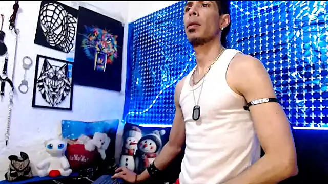 Snapshot of Mensecret69 chatting on 12/12/24, 07:37 Mensecret69 online show from 12/12/24, 07:37