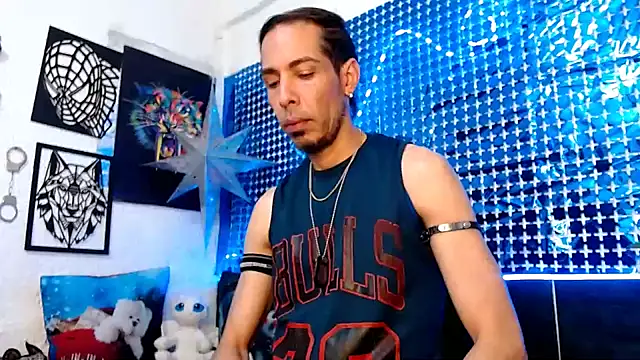 Snapshot of Mensecret69 chatting on 12/17/24, 08:43 Mensecret69 online show from 12/17/24, 08:43