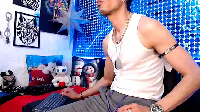 Snapshot of Mensecret69 chatting on 12/30/24, 09:29 Mensecret69 online show from 12/30/24, 09:29