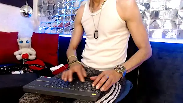 Snapshot of Mensecret69 chatting on 01/25/25, 12:27 Mensecret69 online show from 01/25/25, 12:27