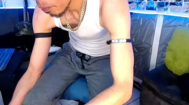 Snapshot of Mensecret69 chatting on 02/25/25, 09:13 Mensecret69 online show from 02/25/25, 09:13