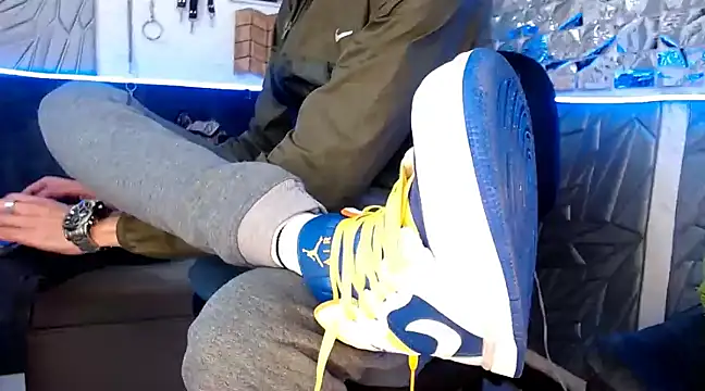 Snapshot of Mensecret69 chatting on 02/26/25, 02:48 Mensecret69 online show from 02/26/25, 02:48