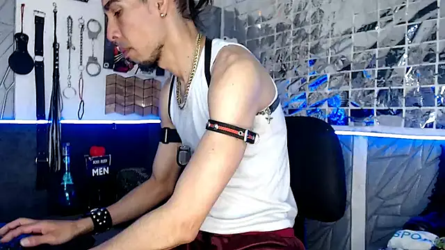 Snapshot of Mensecret69 chatting on 03/10/25, 05:39 Mensecret69 online show from 03/10/25, 05:39