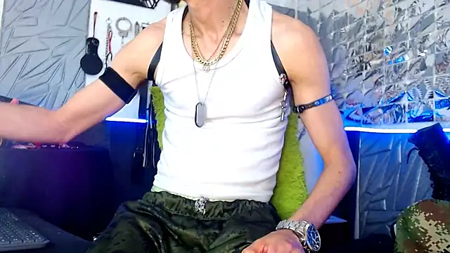 Snapshot of Mensecret69 chatting on 03/14/25, 12:32 Mensecret69 online show from 03/14/25, 12:32