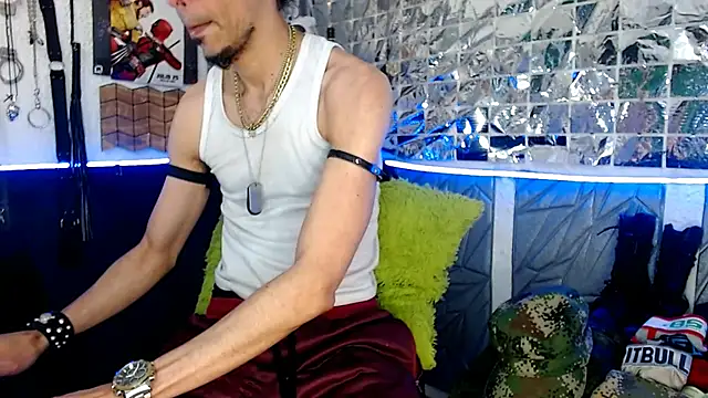 Snapshot of Mensecret69 chatting on 03/14/25, 08:38 Mensecret69 online show from 03/14/25, 08:38