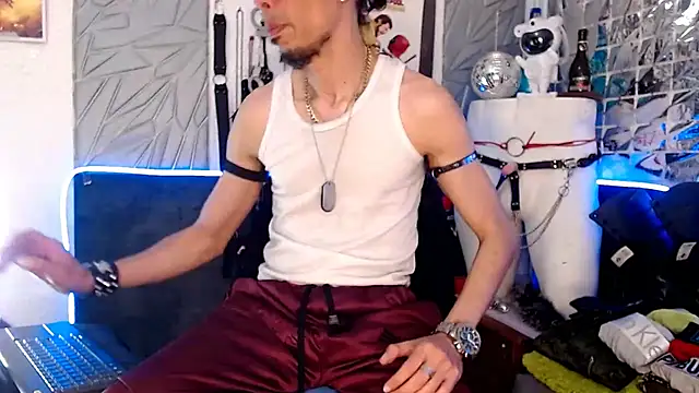 Snapshot of Mensecret69 chatting on 03/18/25, 01:00 Mensecret69 online show from 03/18/25, 01:00