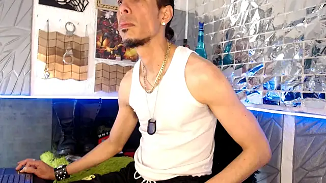 Snapshot of Mensecret69 chatting on 03/22/25, 12:49 Mensecret69 online show from 03/22/25, 12:49