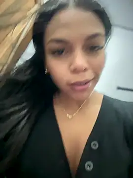 Snapshot of Charly_ chatting on 10/08/25, 05:10 Charly online show from 10/08/25, 05:10