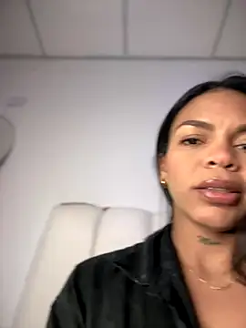 Snapshot of Charly_ chatting on 10/26/25, 01:44 Charly online show from 10/26/25, 01:44