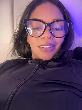 Snapshot of Charly_ chatting on 10/28/25, 03:43 Charly online show from 10/28/25, 03:43