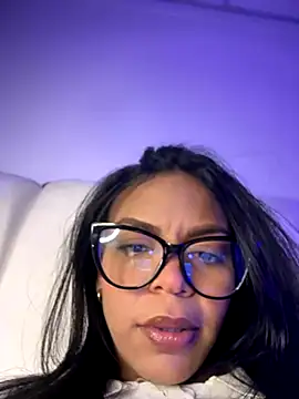 Snapshot of Charly_ chatting on 10/29/25, 04:15 Charly online show from 10/29/25, 04:15