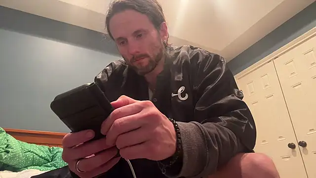 Snapshot of alexmannd chatting on 12/25/24, 01:53 alexmannd online show from 12/25/24, 01:53