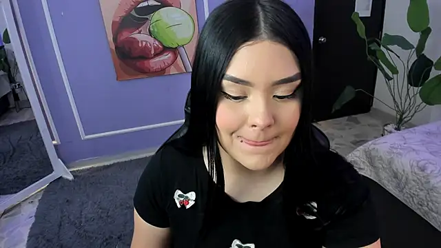 Snapshot of martinasaez chatting on 11/12/25, 07:57 martinasaez online show from 11/12/25, 07:57