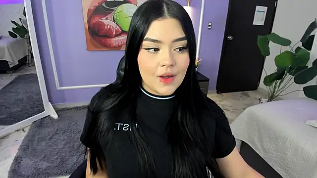 Snapshot of martinasaez chatting on 11/13/25, 08:08 martinasaez online show from 11/13/25, 08:08