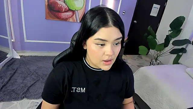 Snapshot of martinasaez chatting on 11/17/25, 06:24 martinasaez online show from 11/17/25, 06:24