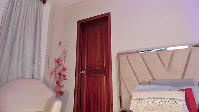 NoraDasilva online show from 10/28/25, 12:36