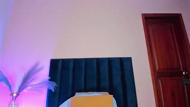 NoraDasilva online show from 10/31/25, 12:33