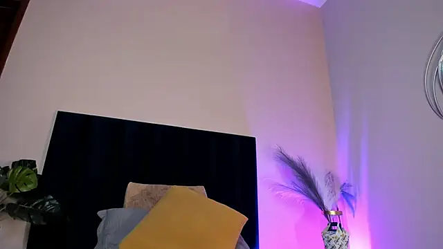 NoraDasilva online show from 11/22/25, 01:15