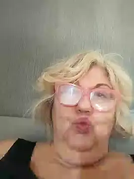 Snapshot of Merilulla chatting on 01/25/25, 11:02 Merilulla online show from 01/25/25, 11:02