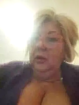 Snapshot of Merilulla chatting on 01/29/25, 04:08 Merilulla online show from 01/29/25, 04:08