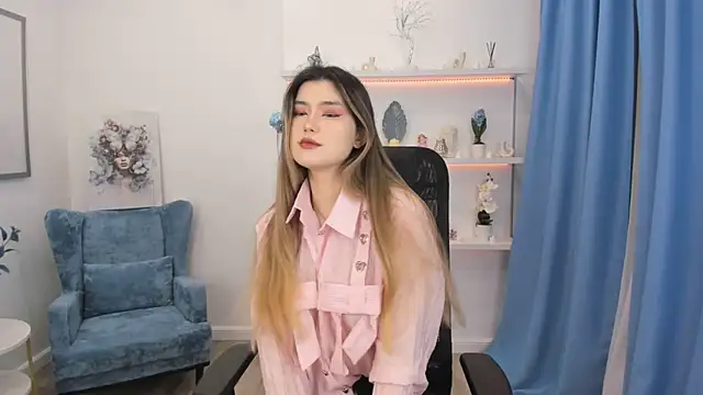 AnneTLi online show from 10/15/25, 03:17