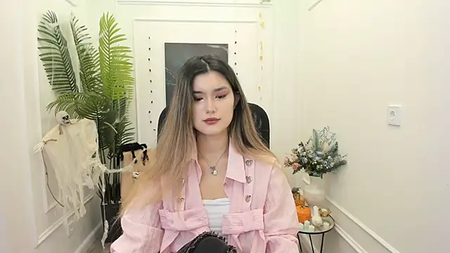 AnneTLi online show from 10/30/25, 03:19