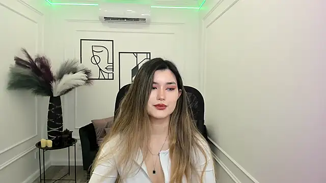 AnneTLi online show from 11/21/25, 03:16