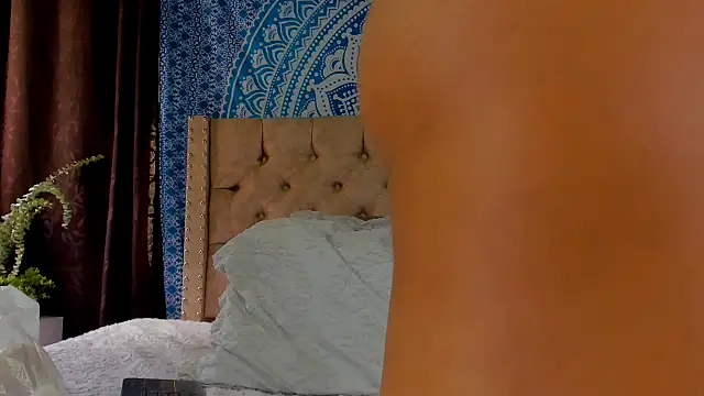 KeryHillson online show from 12/22/24, 01:22