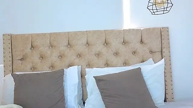 KeryHillson online show from 11/01/25, 01:24