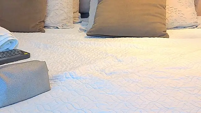 KeryHillson online show from 11/06/25, 01:12