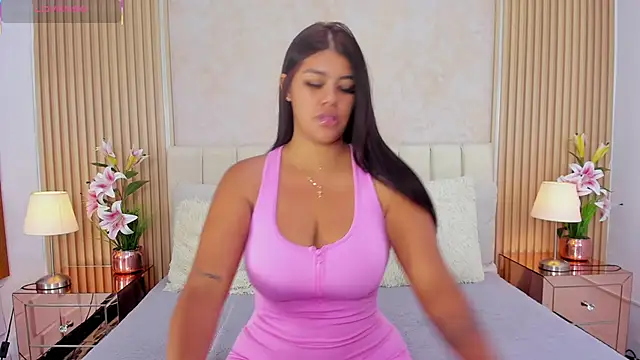 LUNATAYLORS online show from 11/19/25, 11:21