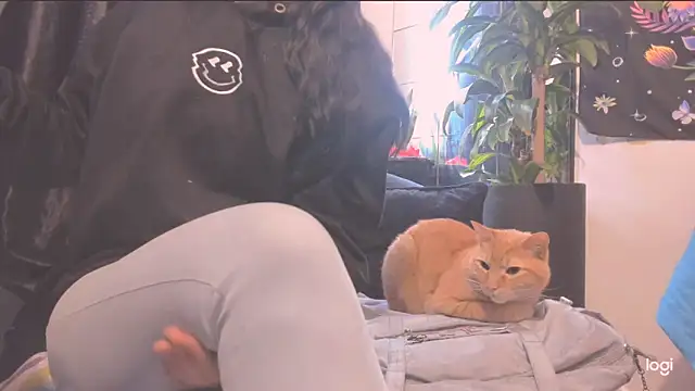 MYFAVOURITESTRAGER online show from 10/21/25, 04:19