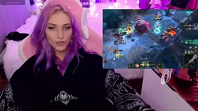 Snapshot of Violet_Noir chatting on 01/30/25, 02:58 Violet Noir online show from 01/30/25, 02:58