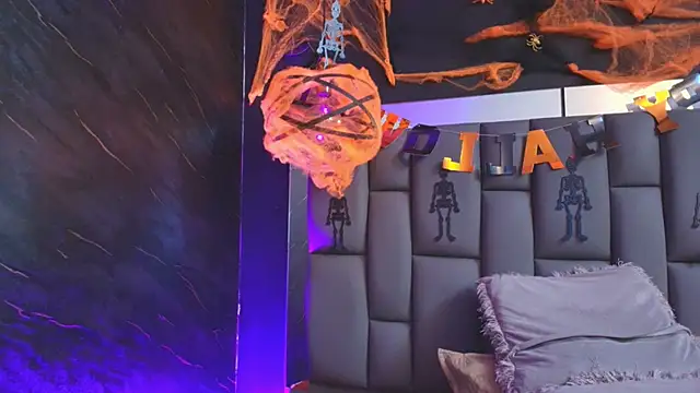  MiaBrown  online show from 10/31/25, 12:06