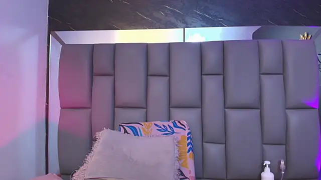  MiaBrown  online show from 11/20/25, 12:05