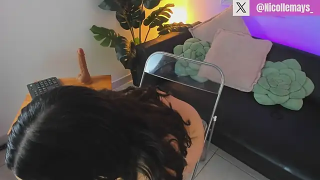 Snapshot of Nicollemays chatting on 02/22/25, 06:19 Nicollemays online show from 02/22/25, 06:19