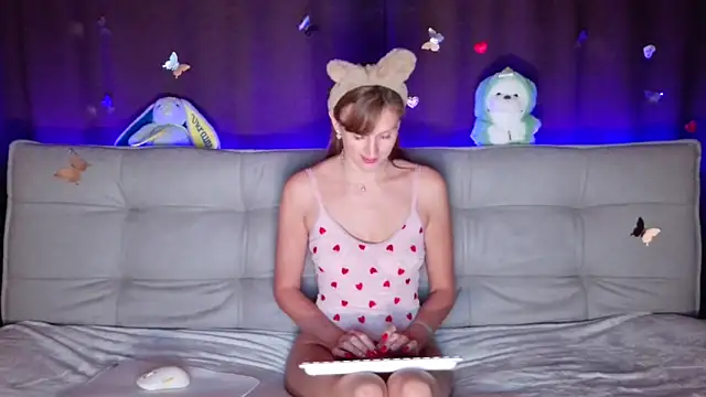 Snapshot of intolerable_girl chatting on 09/16/25, 07:42 intolerable girl online show from 09/16/25, 07:42