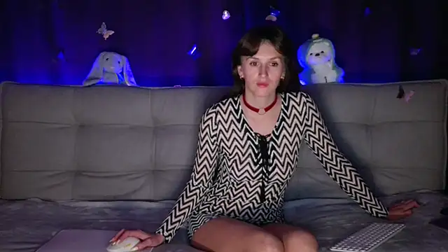 Snapshot of intolerable_girl chatting on 11/17/25, 08:31 intolerable girl online show from 11/17/25, 08:31