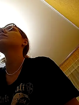 Snapshot of _Sweet_Love_ chatting on 02/25/25, 04:31 Sweet Love online show from 02/25/25, 04:31