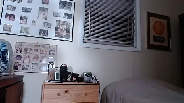 hottottrot691 online show from 01/12/25, 08:25
