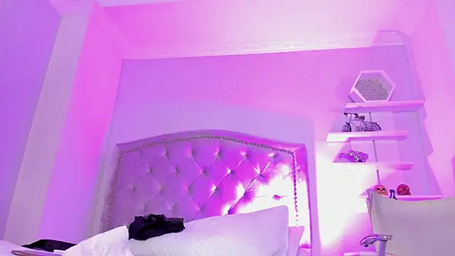 CamileHolmes online show from 12/15/24, 07:13